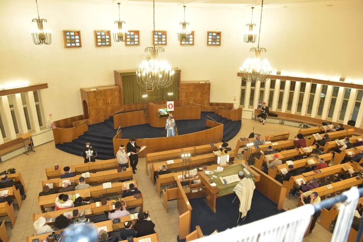 מבט על בתוך בית הכנסת2(1)